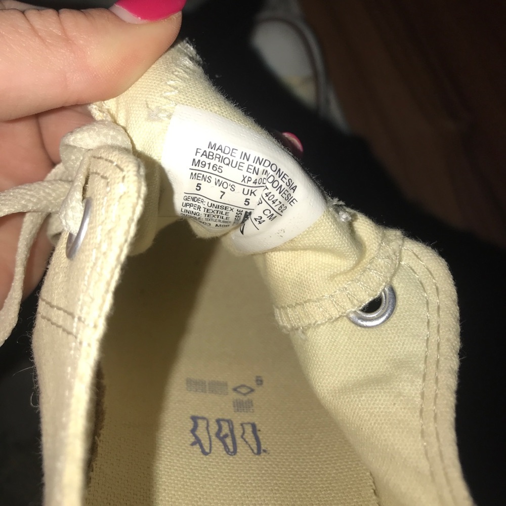 Converse - Picture 2 of 2